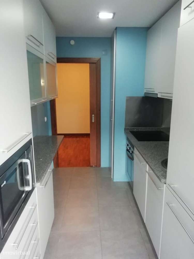 For rent/Arrendo T2 - Frente /In front of high school Almeida Garrett - Grande imagem: 4/14