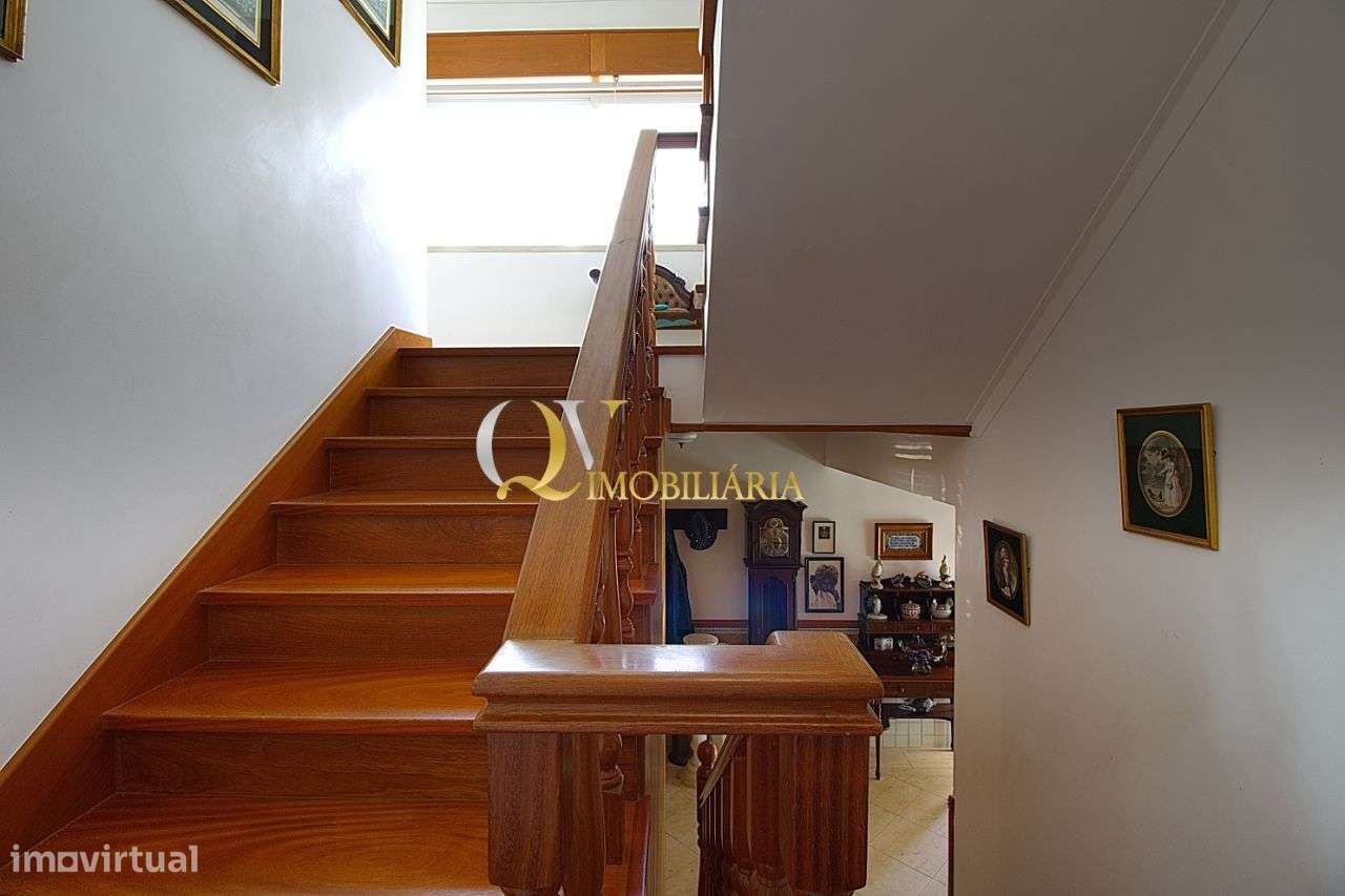 Excelente Moradia V4 para venda sita nos Jardins da Parede-11