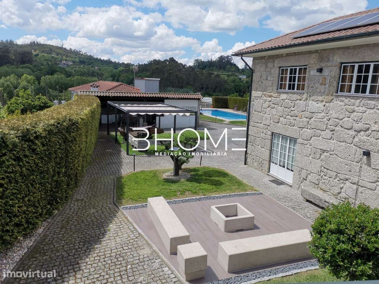 Propriedade com Casa em Pedra, T6, com piscina e campo de jogos-36