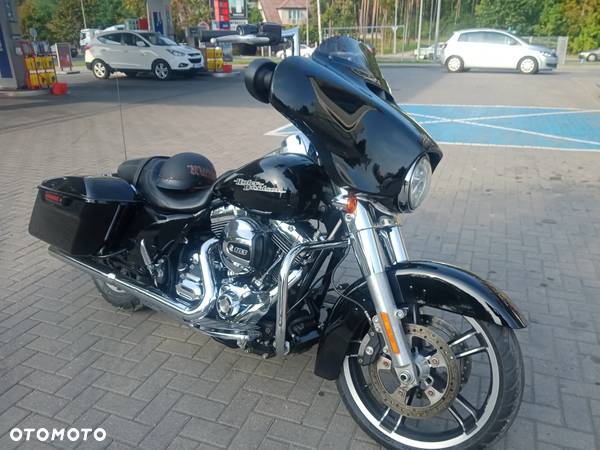 Harley-Davidson Touring Street Glide - 2