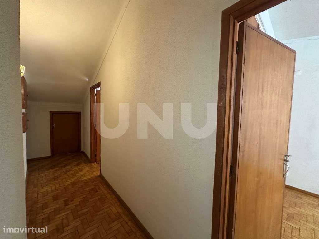 Apartamento T4 com Terraço e Logradouro - Zona Histórica-15