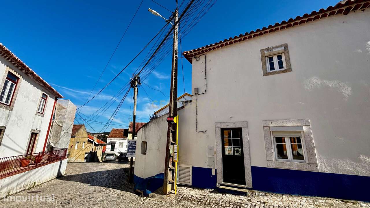 Moradia com T1+T2 Arrendados: Oportunidade no Gradil-4