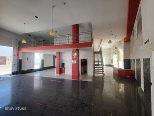 LOJA / ESPAÇO COMERCIAL NA BAIXA DE COIMBRA