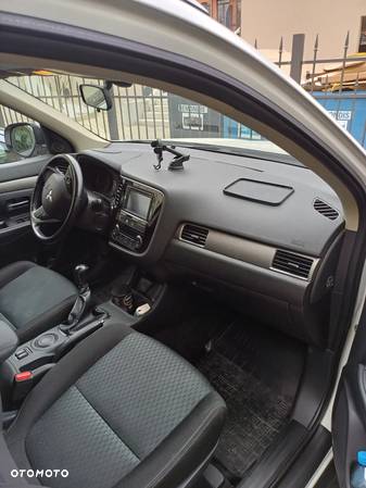 Mitsubishi Outlander 2.0 2WD - 2