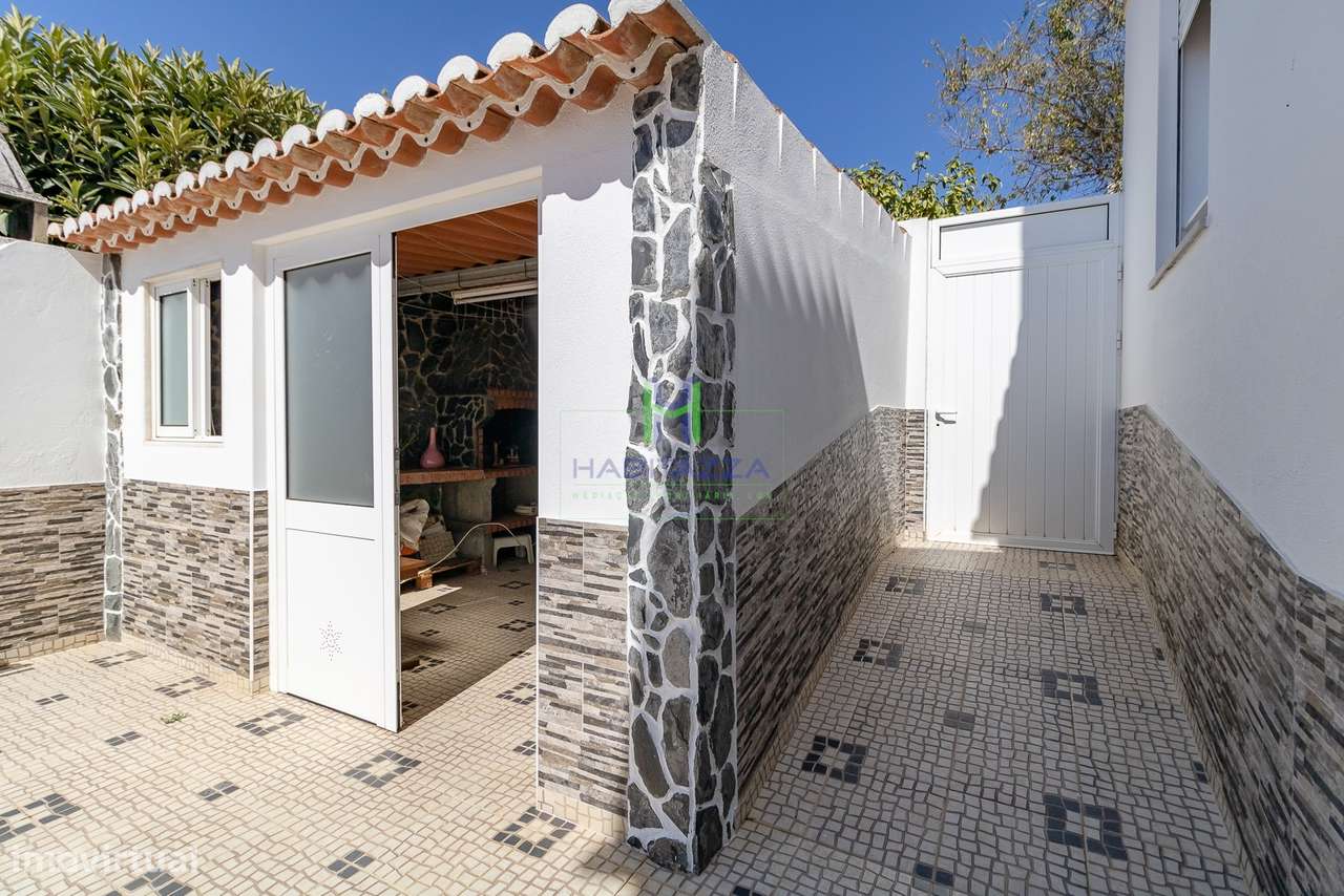 Moradia T4 com Quintal  à venda no Chinicato - Lagos-7