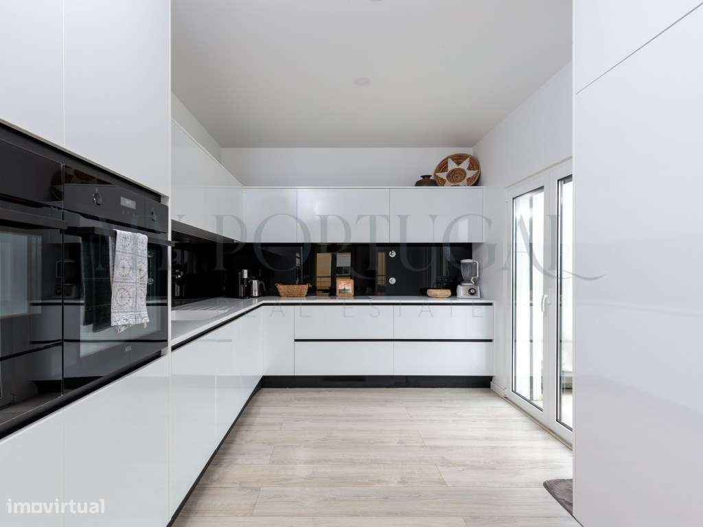 Uma Moradia com Vistas Deslumbrantes de Mar e Vale-12