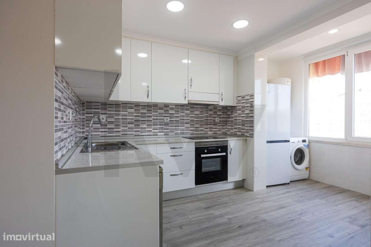 Apartamento T2 Remodelado em Santo António dos Cavaleiros - Grande imagem: 4/25