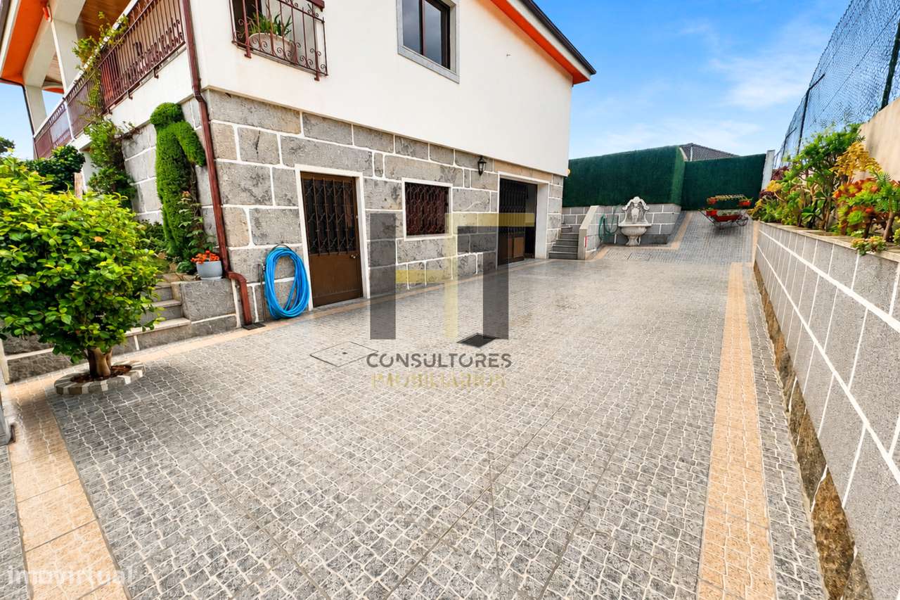 Moradia T4 em Lousada | 312m², 542m² de Terreno e Garagem para 3 Car-29