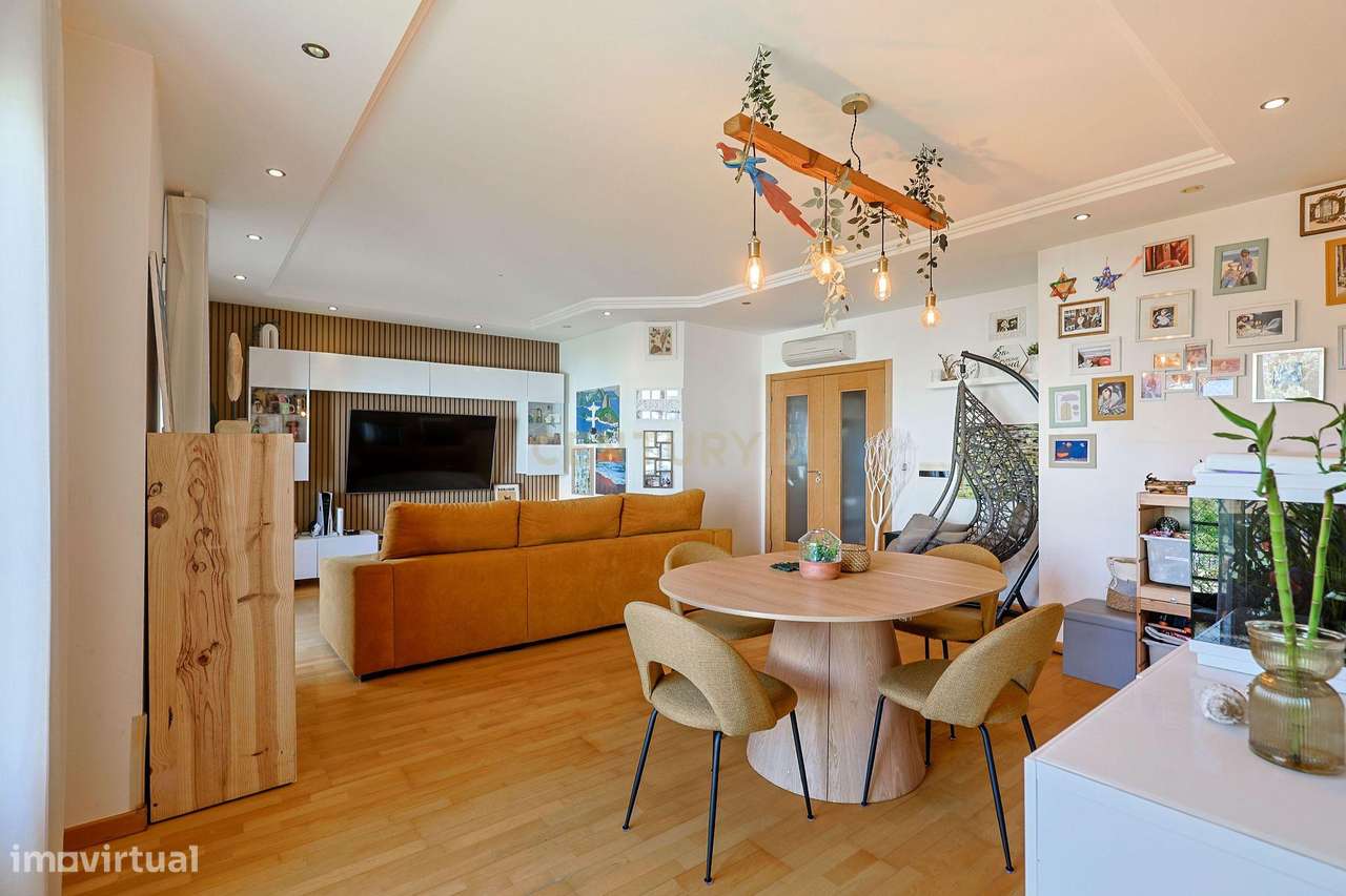 Apartamento T2 com Garagem, no Parque Luso em Corroios.-5