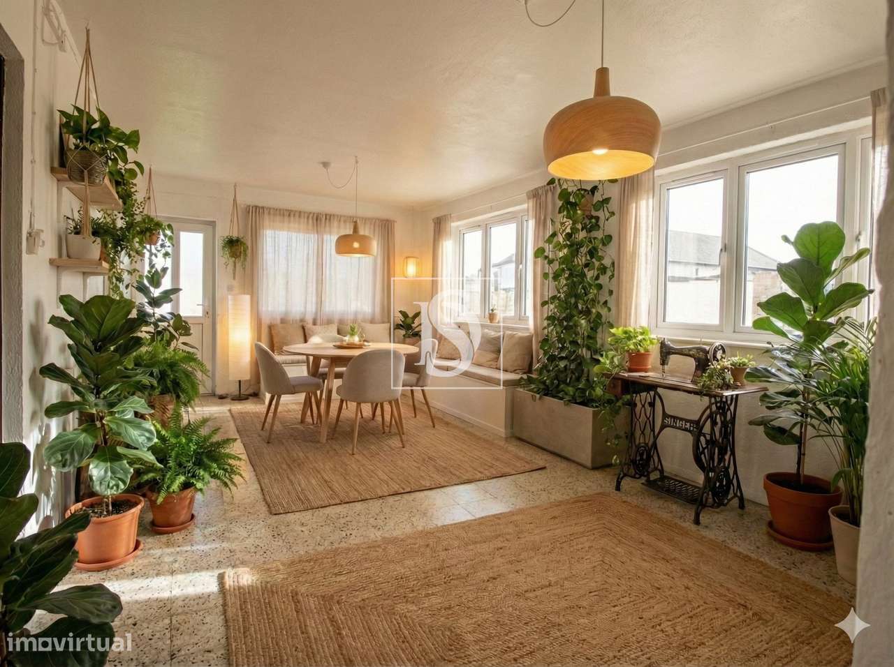 Terreno de 1.320 m² no Calhandriz, na zona da Adanaia  com ribeiro e b-10