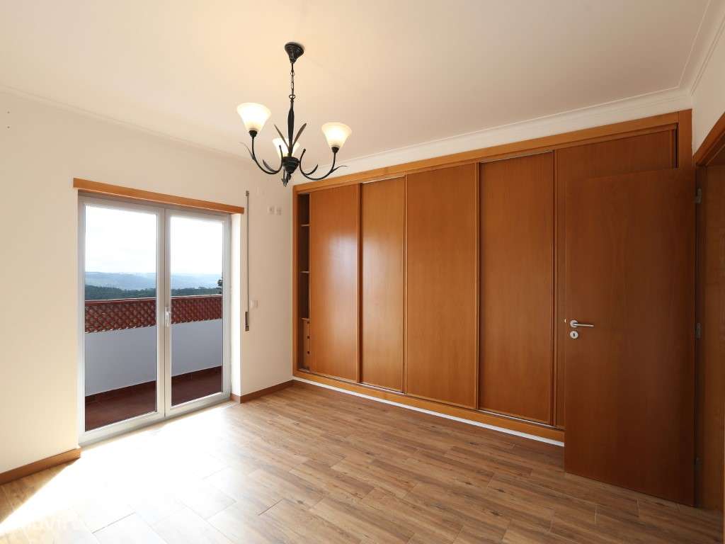 Moradia Geminada T3 com Vistas Deslumbrantes, Localizada na Serra d...-29