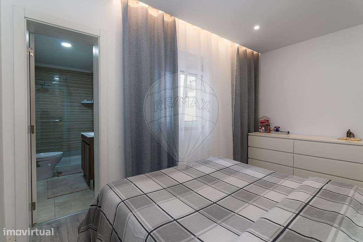 Apartamento T3 remodelado nas Paivas, com logradouro-8