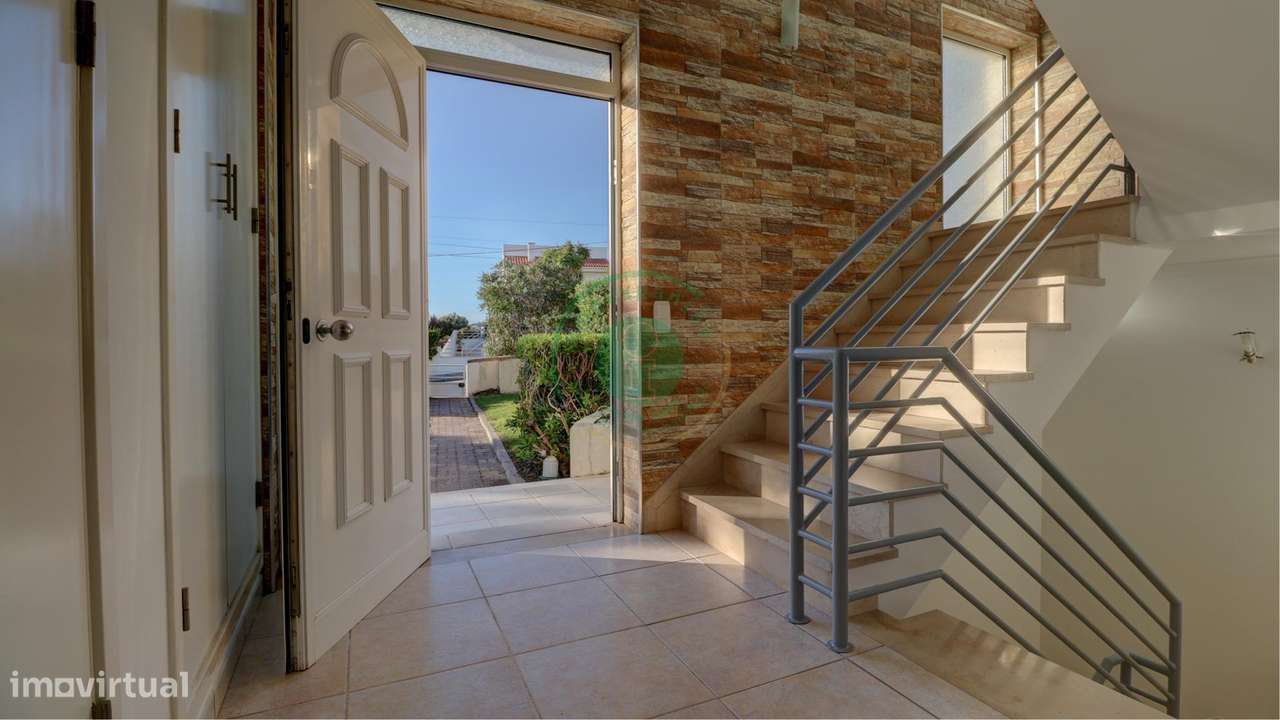 Moradia T4 com Piscina e Vista Mar-7