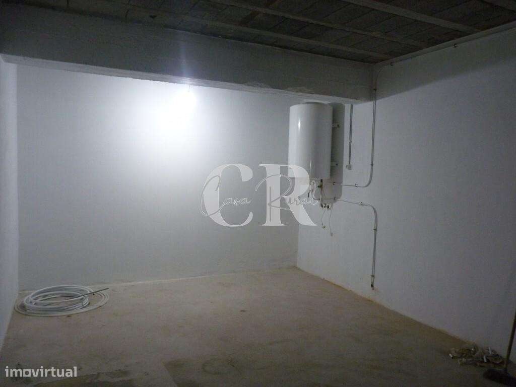 Fantástica moradia T3 com garagem e terreno generoso em Vila Facaia –-55