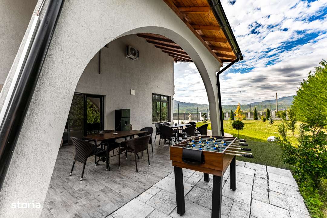 Vila turistica cu 8 camere + casute A-frame, teren 5575 mp Calimanesti - Imagine principală: 5/19