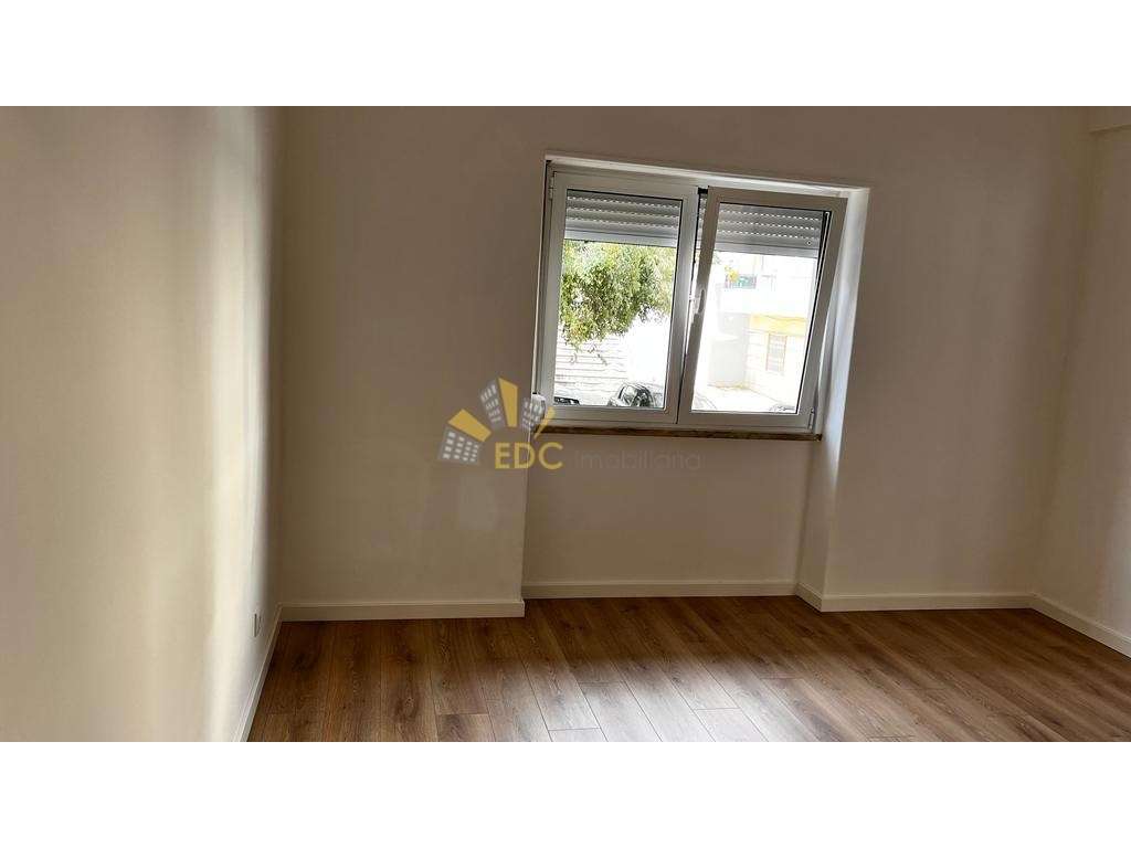 Apartamento T2 com suite e Remodelado | Localizado na Falagueira ( ...-18