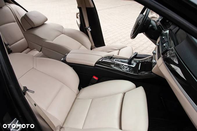 BMW Seria 5 528i Touring Luxury Line - 26