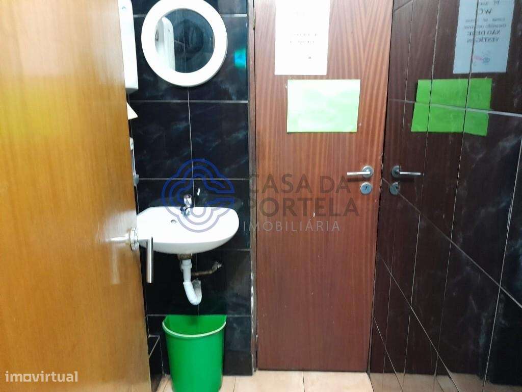 Loja Junto à Escola Filipa Vilhena - Grande imagem: 4/25