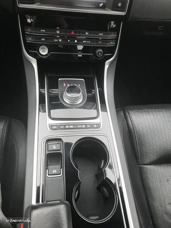 Jaguar XE 2.0 D Prestige Aut. - 39