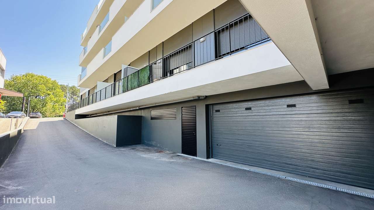 ÚNICO - T3+1 Novo, Último Piso, c/ Varandas e Garagem 3 automóveis-29