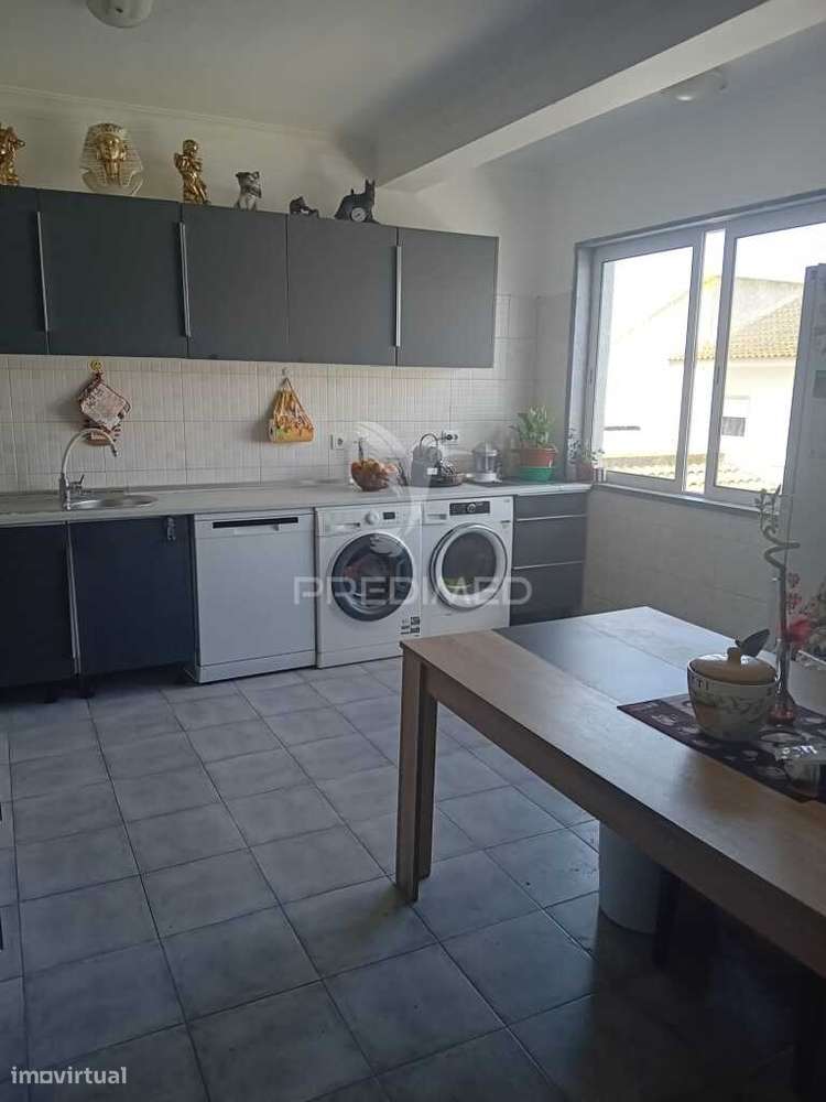 Moradia Geminada T6 mais uma loja em Pinhal de Frades - Grande imagem: 3/12