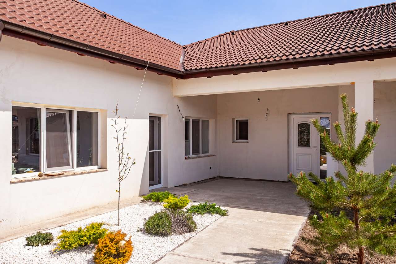 Vila deosebita zona Gradiste, constructie 2024, singur in curte - Imagine principală: 2/15