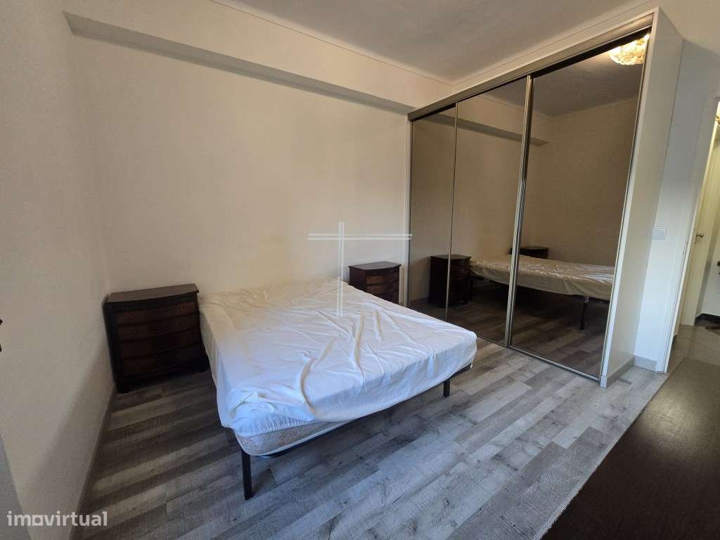 Apartamento T1, com varanda e parqueamento - Avenidas Novas-12