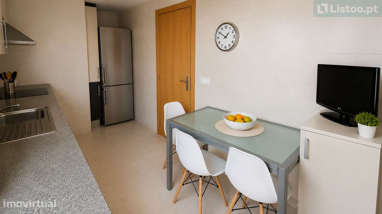 T2 com Sala de 43m2, Parqueamento e Arrecadação na Avenida do Parque,-16