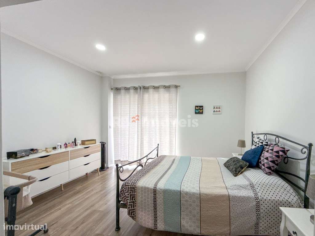 Apartamento T3 Remodelado c/ Varandas - Junto à Estação de Comboios...-23