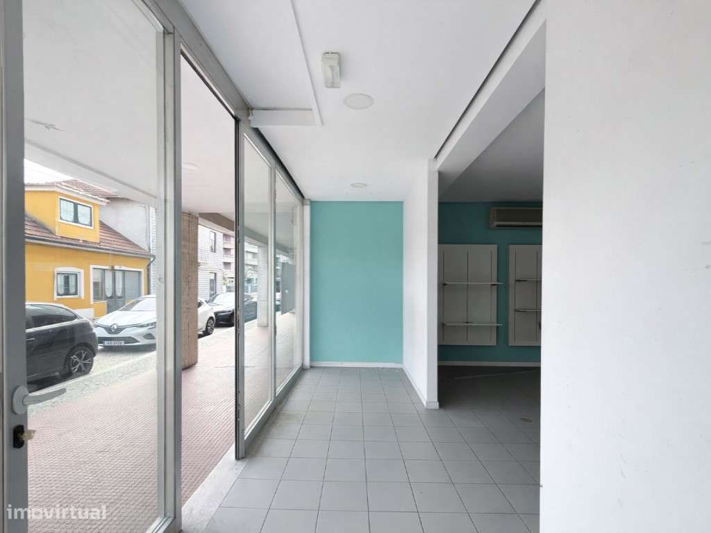 Loja para Venda no Centro de Lousada-7