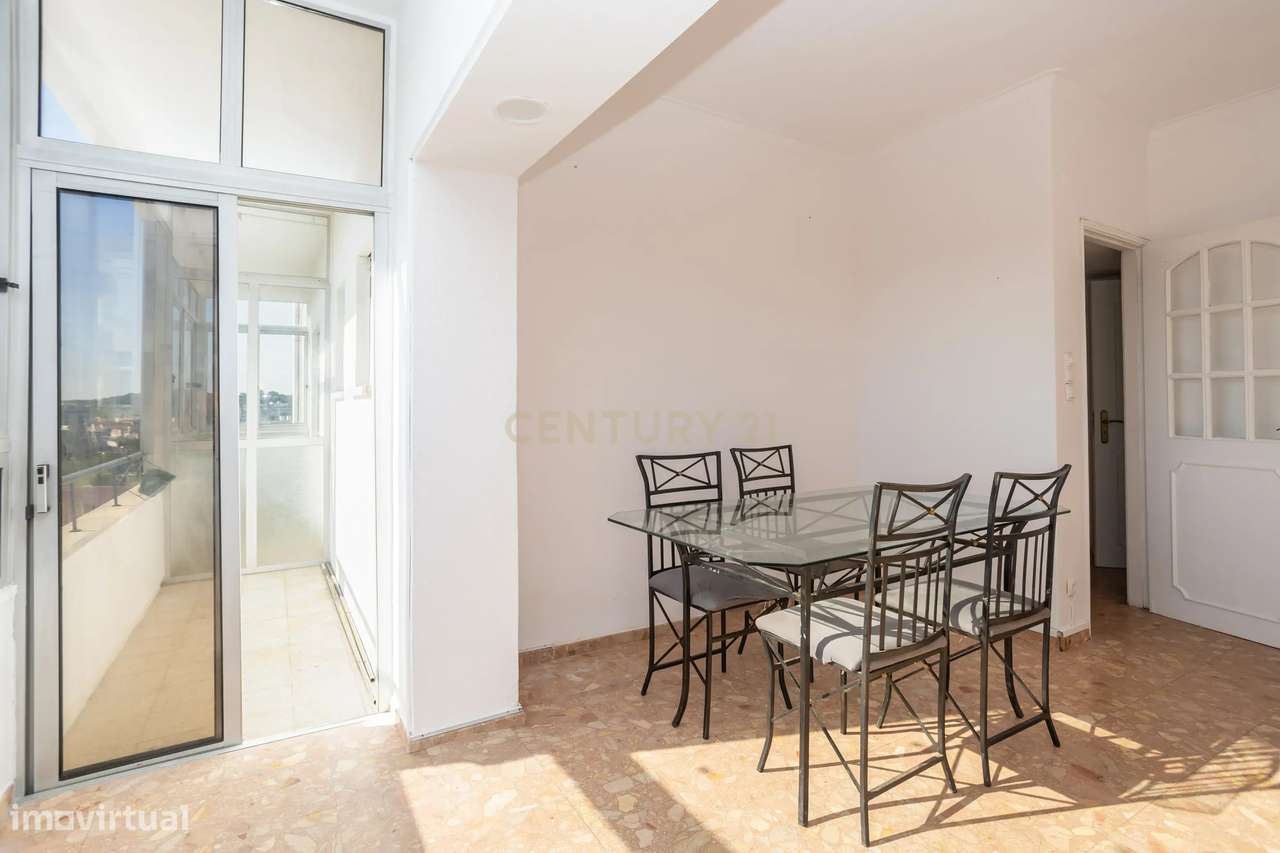 Apartamento T3 em Almada com Excelente Localização-17