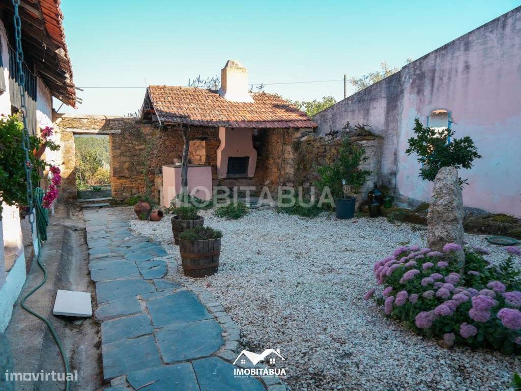 Casa Tradicional Portuguesa com Quintal, Vista e Muitos Detalhes Au...-26