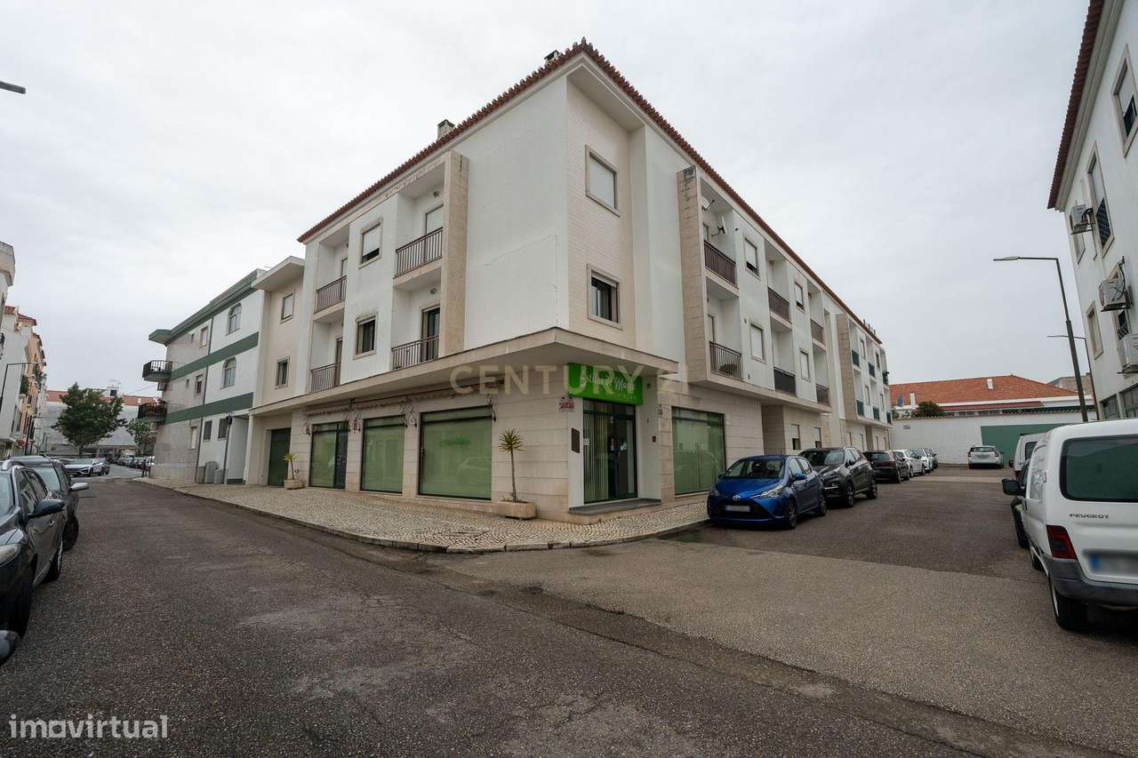 Apartamento T3 com áreas generosas-41