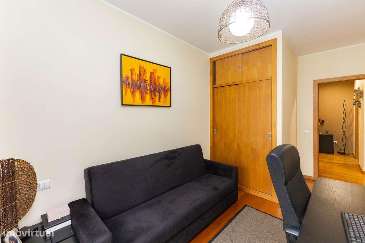 T3 Último Piso c/ Varanda, Garagem e Arrumos. Av. Altino Coelho,...-26