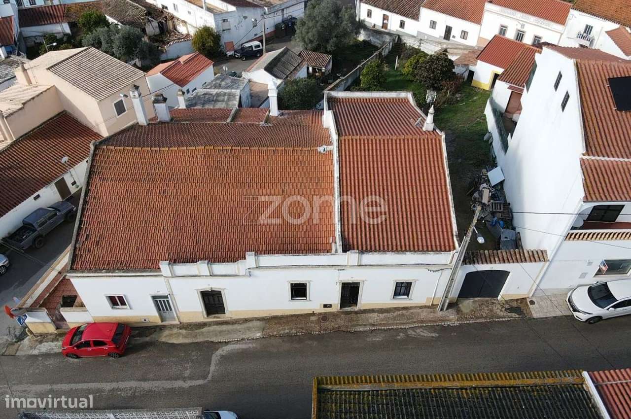 Moradia V6 no centro de São Marcos da Serra, em lote de 668m2-10