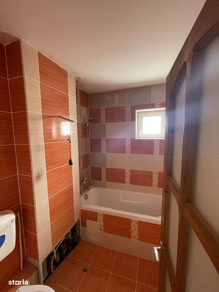De vanzare apartament cu 3 camere, etajul 2, Dealul Florilor-12