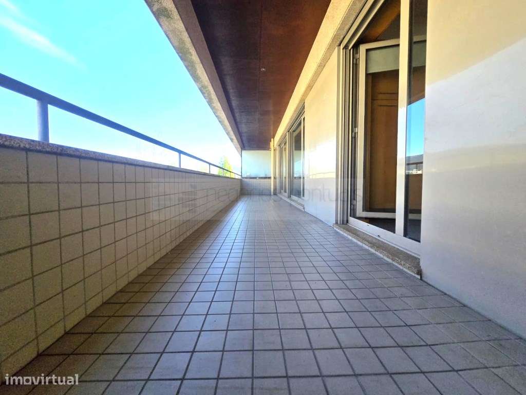 T4 com áreas generosas em São Victor, Braga | Junto a Escola Gulben...-24