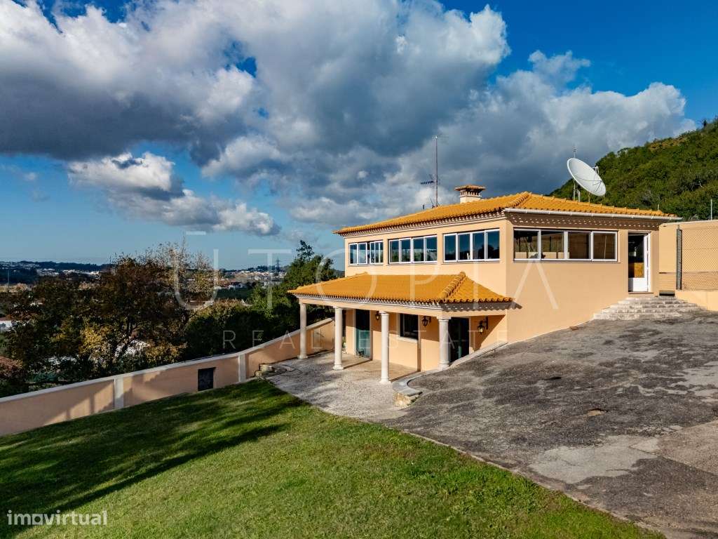 Moradia de Prestígio com Piscina, Campo de Ténis e Terreno Murado d...-15