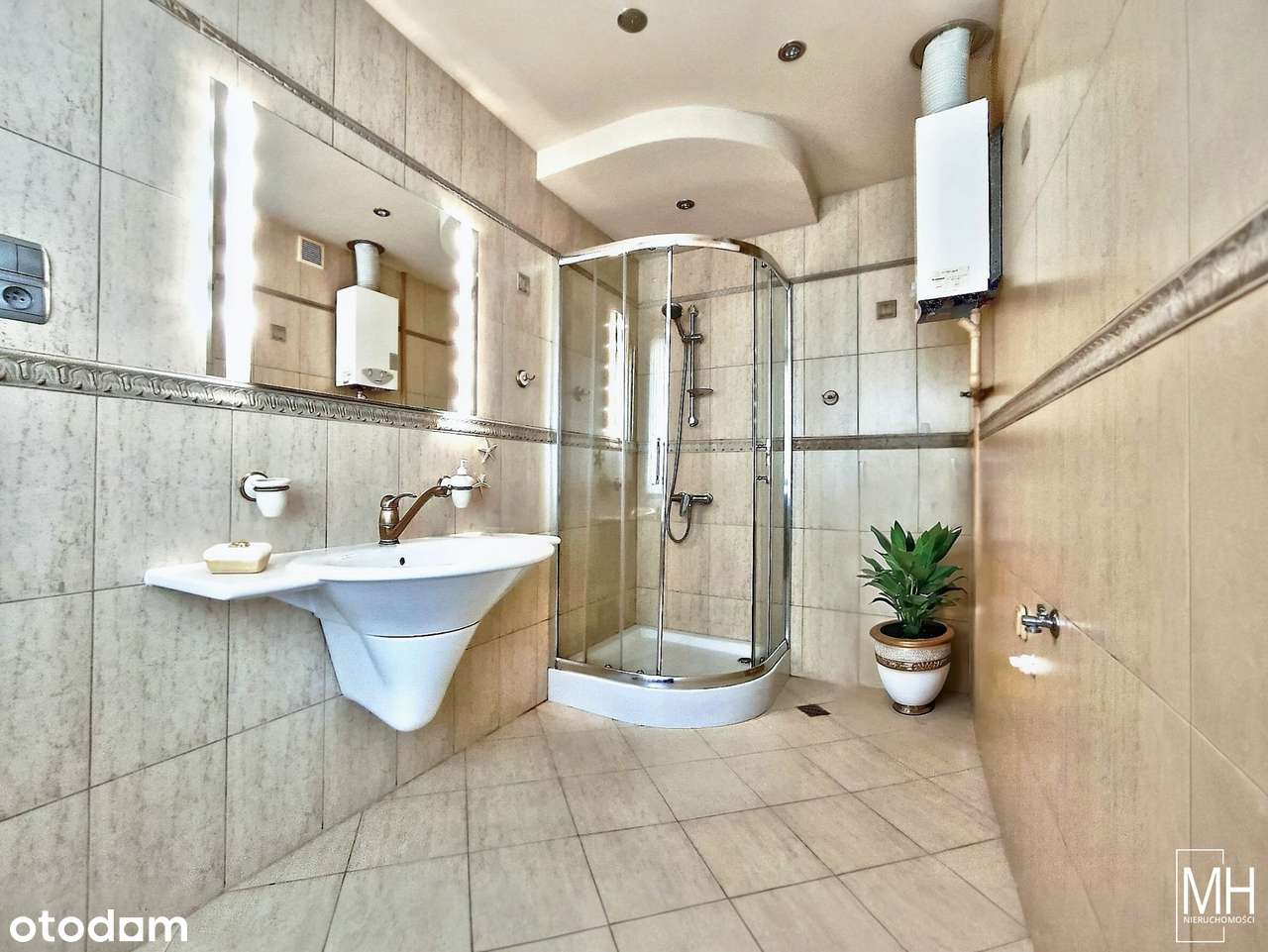 Dom 2 - rodzinny, możliwość zaadoptowania poddasza.-8