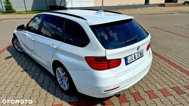 BMW Seria 3 318d Touring - 14