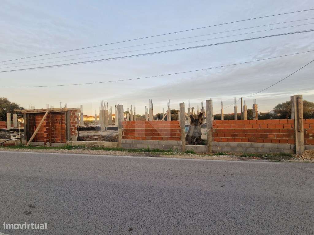Quinta com moradia moderna térrea c/ piscina e jardim-22