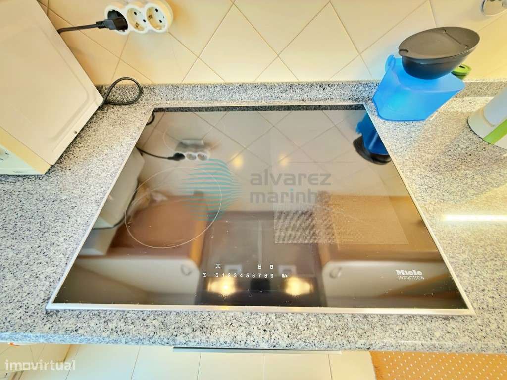 Apartamento T5, com 3 varandas, 2 lugares de estacionamento e Arrec...-32