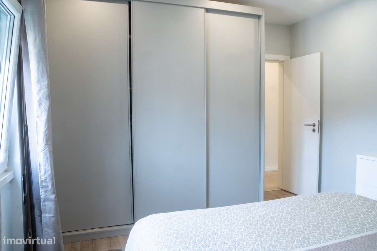 Moradia Remodelada T5 na Quinta do Conde – Pronta a Habitar!-18