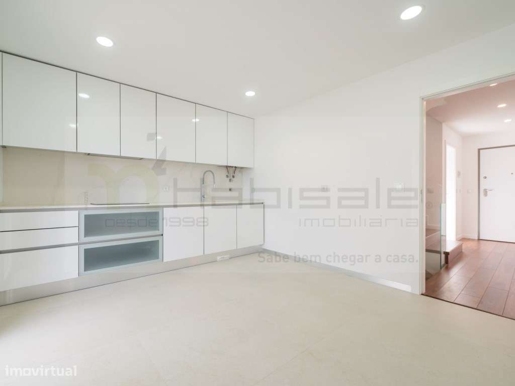 Moradia T3, situada em Areia Cascais, a curta distância da praia do...-12