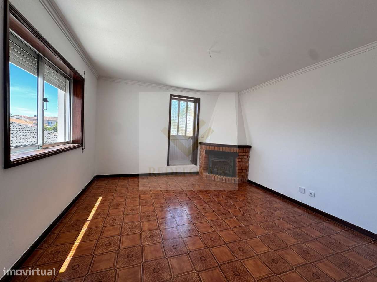 ​Moradia T3 Restaurada no Centro de Escapães-7