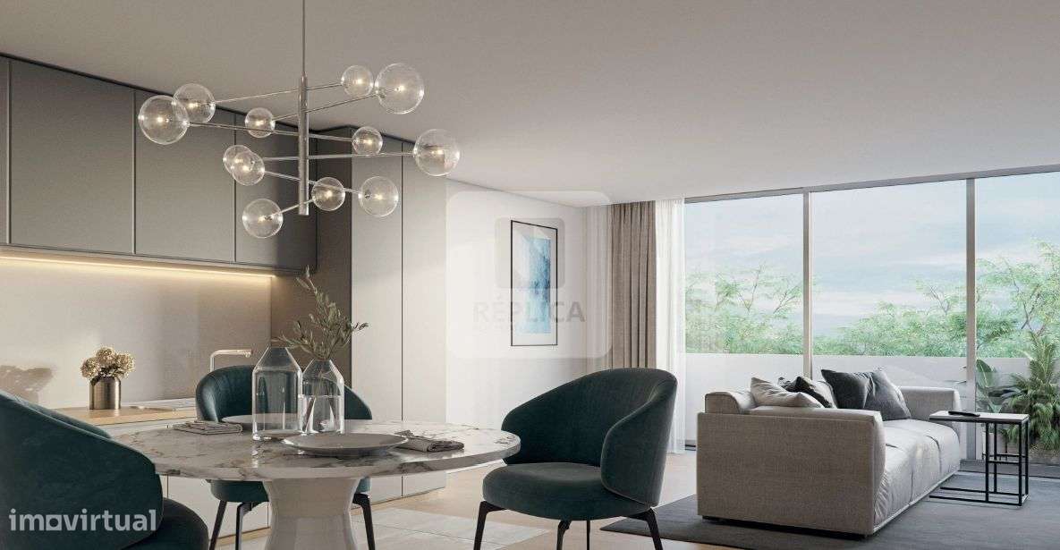 Apartamento T2 com varanda em Fernão Magalhães-7