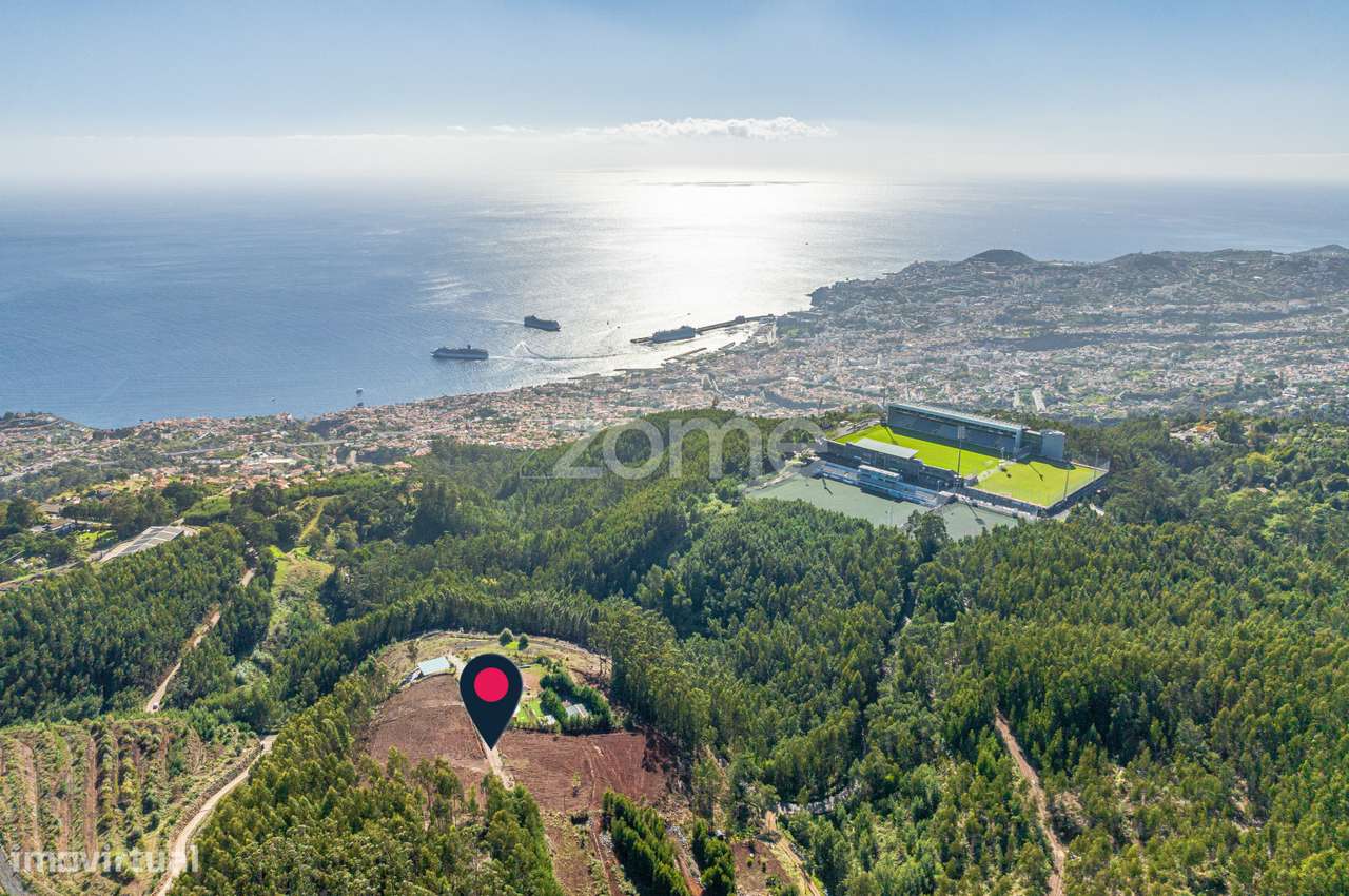 Terreno com Casa Incluída - Potencial para Múltiplos Projetos - Grande imagem: 2/44