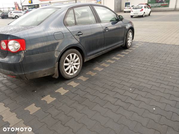 Volkswagen Jetta 1.6 Trendline - 3