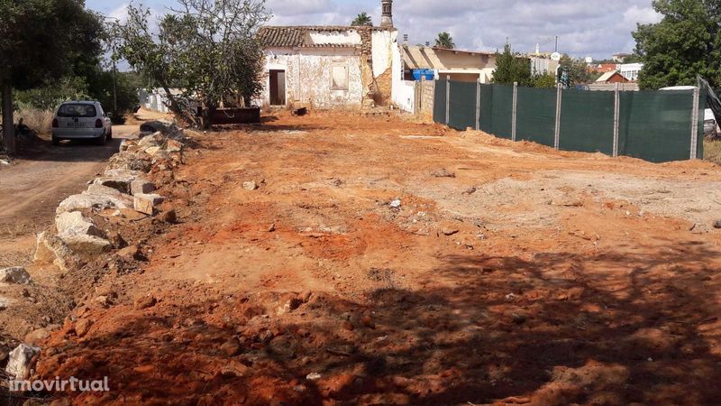 Terreno Com casa para reconstruir ou nova ate 400m2