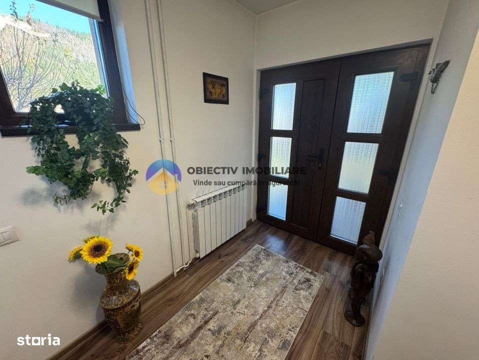 Casa si teren langa lacul Pangarati , mobilata si utilata - Imagine principală: 5/19